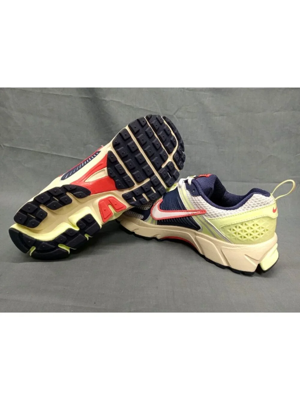 Nike Vomero 5 BG (GS) Sneakers Barely Volt Midnight Navy Boys Size 6 NEW IN BOX!
